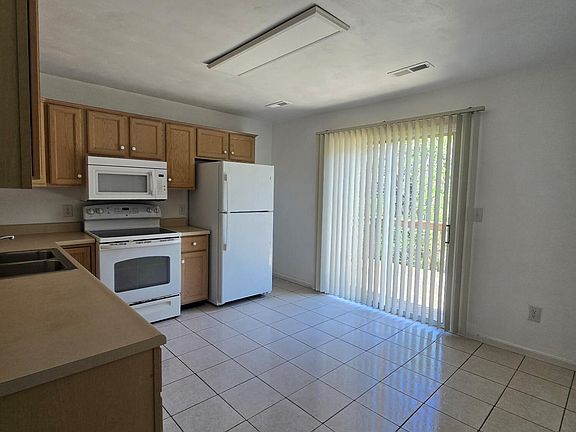 5th image of 4107 Cresthill Dr