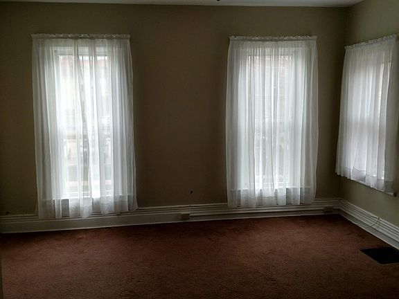 4th image of 260 W 22nd St