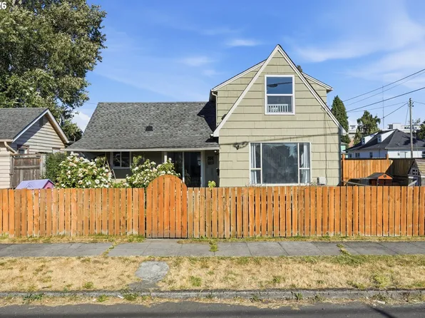 208 SW 3rd Ave, Kelso, WA 98626