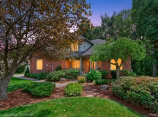 1230 Cottonwood St, Lake Orion, MI 48360