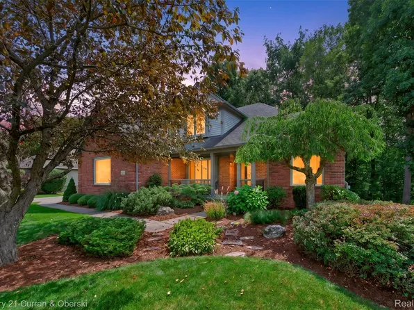 1230 Cottonwood St, Lake Orion, MI 48360