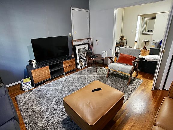 4th image of 427 Humboldt St APT 1