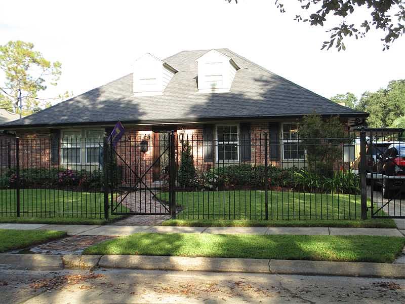 1st image of 6143 Charlotte Dr