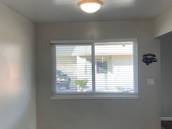 5th image of 84 Kim Louise Dr APT 4