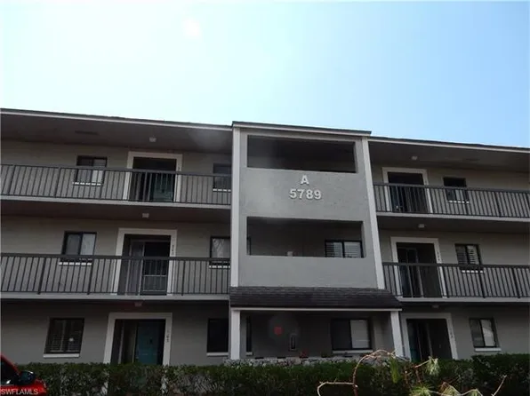 5789 Gage Ln APT 103, Naples, FL 34113