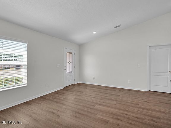 3rd image of 6912 MYRTLE OAK Road