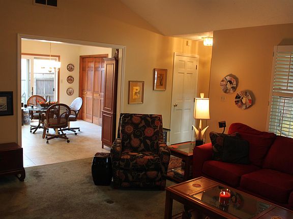 5th image of 305 Rosemarie Ct