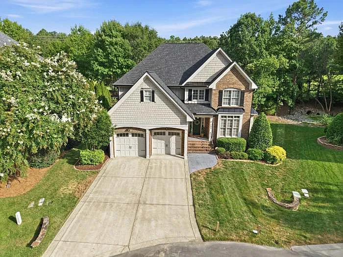 4 bed, 3265 sqft, $3,301 — Photo 1