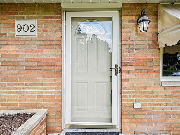 4th image of 902 Brentford Dr