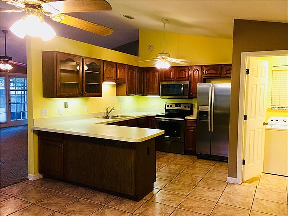 4th image of 503 Lake Charm Dr