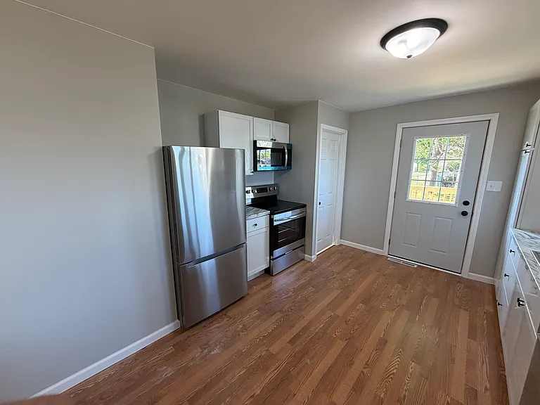 872 Clifford Lake Dr — Photo 4