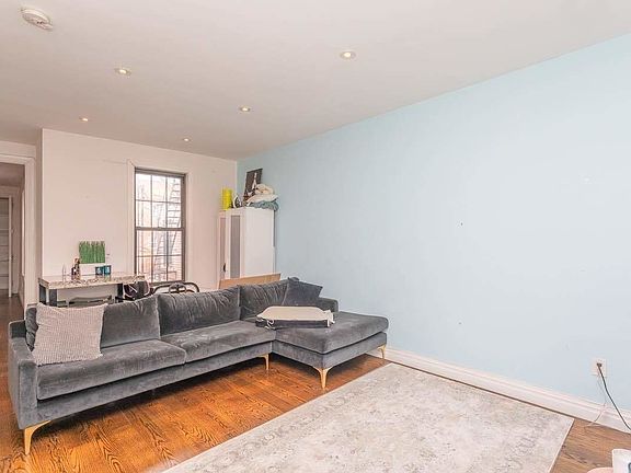 2nd image of 26A Woodbine St #2RR