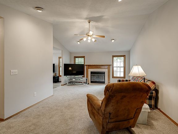 5th image of 3605 Castlemain Dr