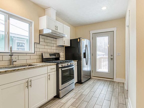 3rd image of 2032 Clyde Park Ave SW