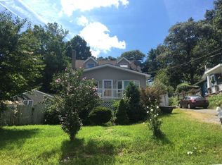 22 Shawnee Rd, Hopatcong, NJ 07843