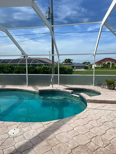 3 bed, 2.0 bath, 2347 sqft, $2,995 — Photo 2