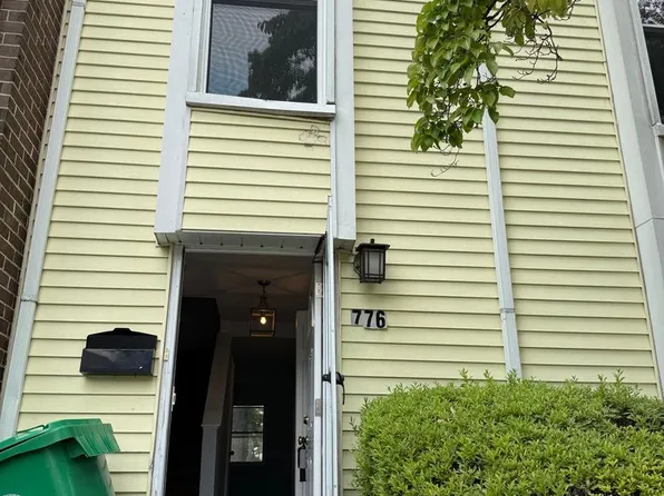 776 W Side Dr #9-C, Gaithersburg, MD 20878