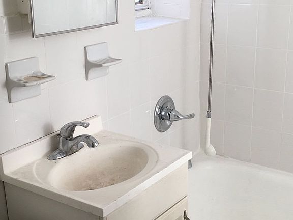 4th image of 35 Kensington Ave #3