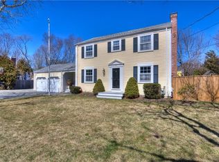 19 Winsor Dr, Barrington, RI 02806
