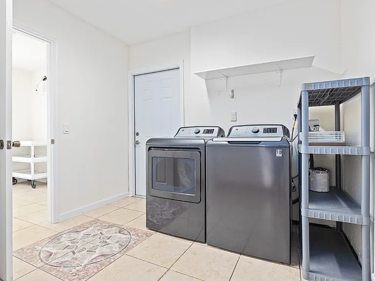 3005 W Kathleen St — Photo 14