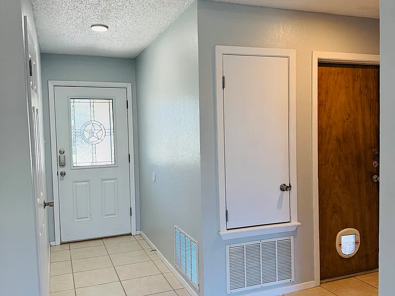 214 Portsmouth Dr — Photo 9