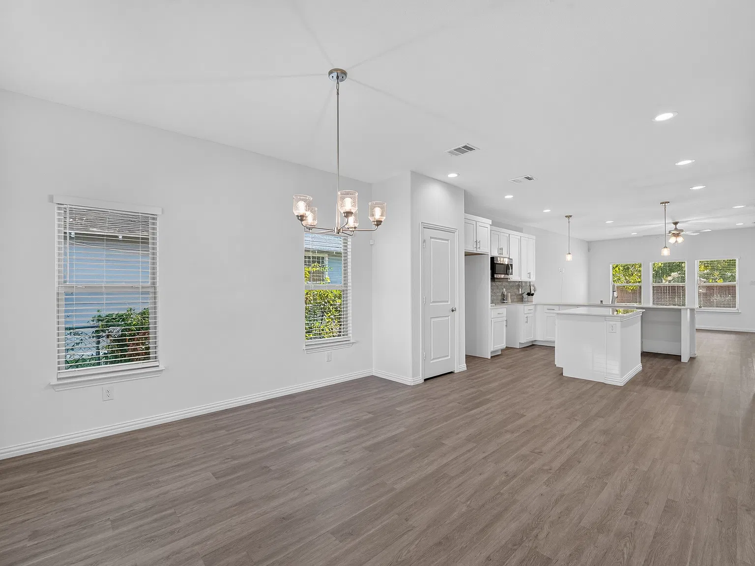 4 bed, 1710 sqft, $2,550 — Photo 3