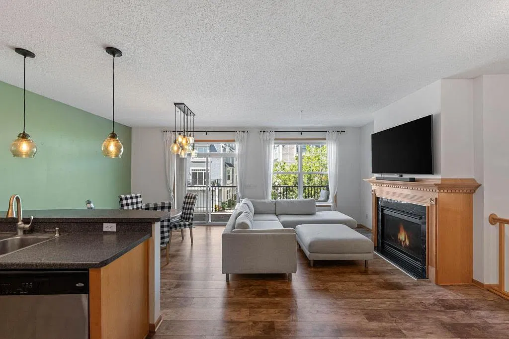 2 bed, 1.5 bath, 1532 sqft, $2,395 — Photo 4