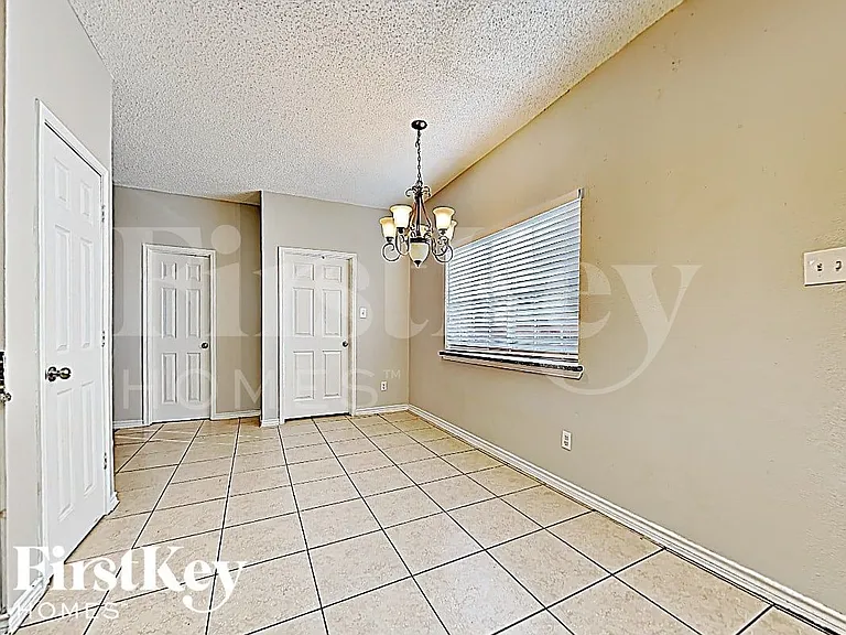 5611 Chimney Rock Dr — Photo 6