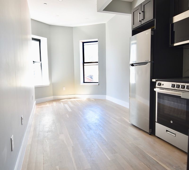 2nd image of 1684 Grand Ave #2D