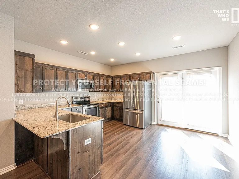 211 Grove Ln — Photo 6
