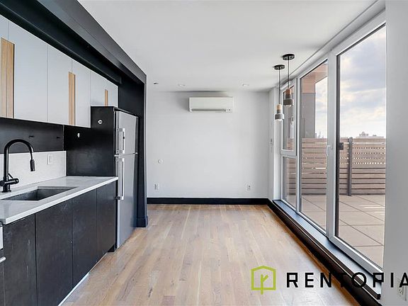 2nd image of 832 Lexington Ave #602C