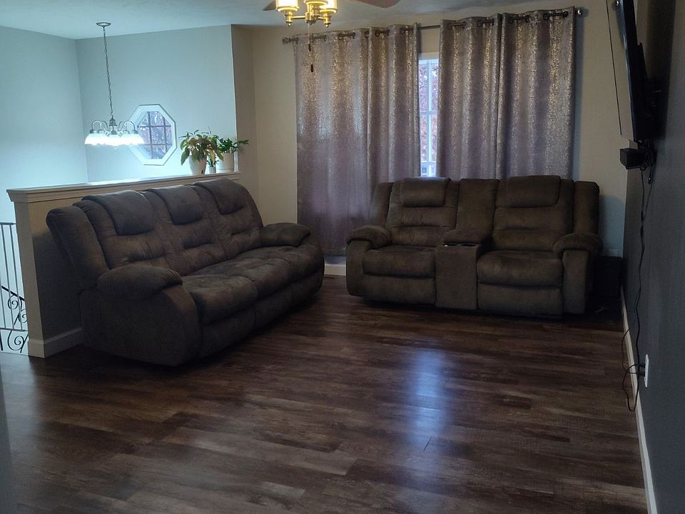 1st image of 111 S Evergreen Ln