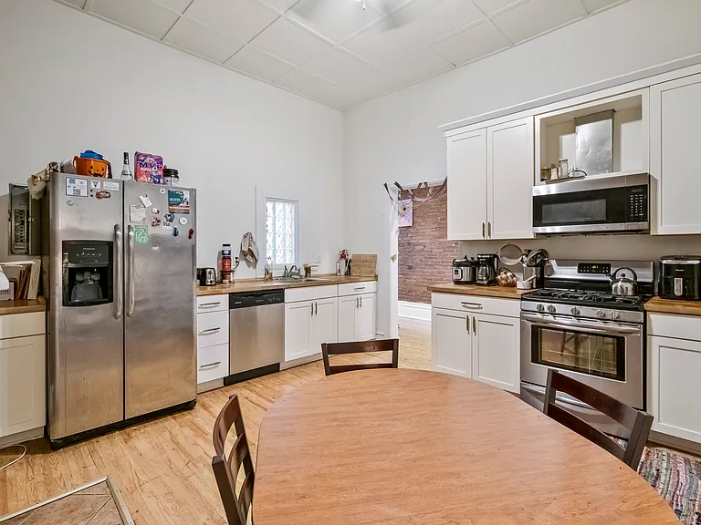 2120 E Carson St — Photo 8