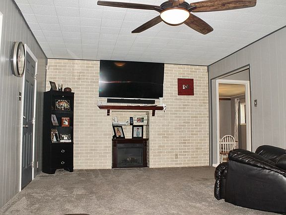 3rd image of 2709 Windsor Dr