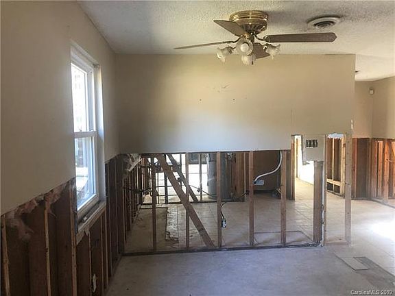 5th image of 1124 Riverside Dr