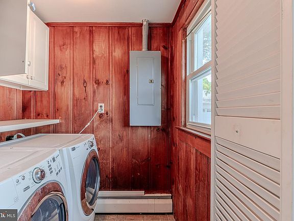 5th image of 1474 Burleigh Ave