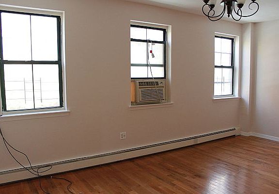 4th image of 446 Carlton Ave #2