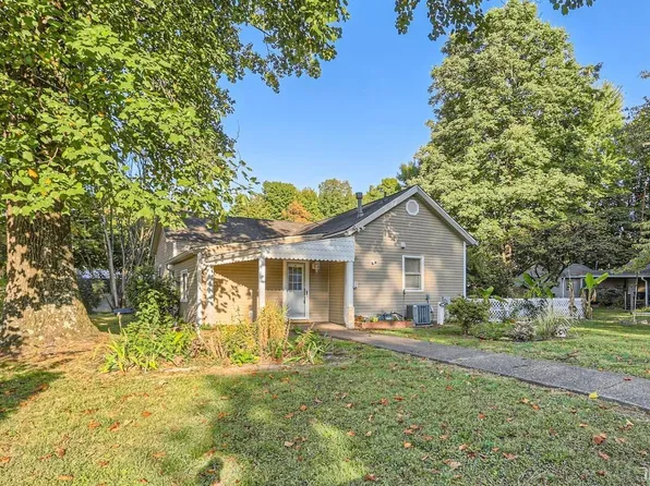 212 W 3rd St, Newburgh, IN 47630