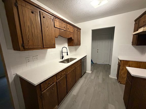 3rd image of 129A Meadowwood Dr #A