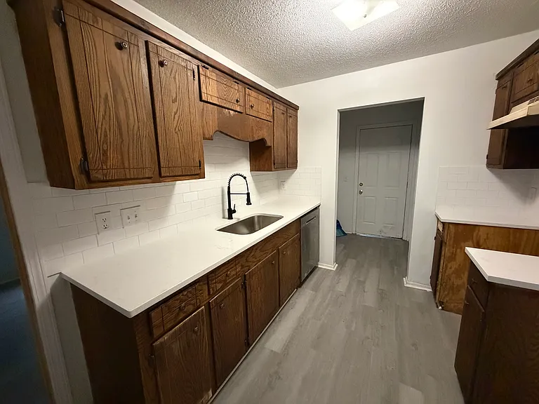 129A Meadowwood Dr #A — Photo 3