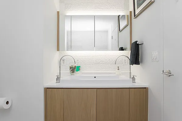 Sold by Nestseekers | media 8