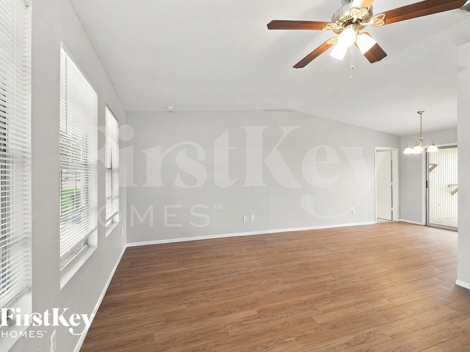 3 bed, 2.0 bath, 1176 sqft, $1,285 — Photo 3