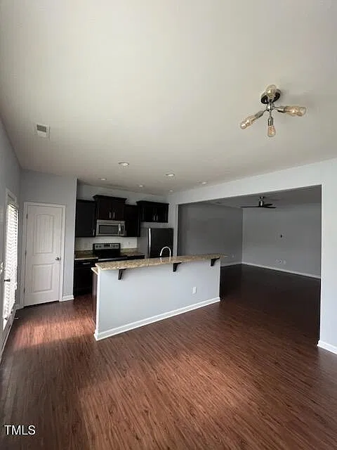 3 bed, 2.5 bath, 1685 sqft, $1,850 — Photo 3