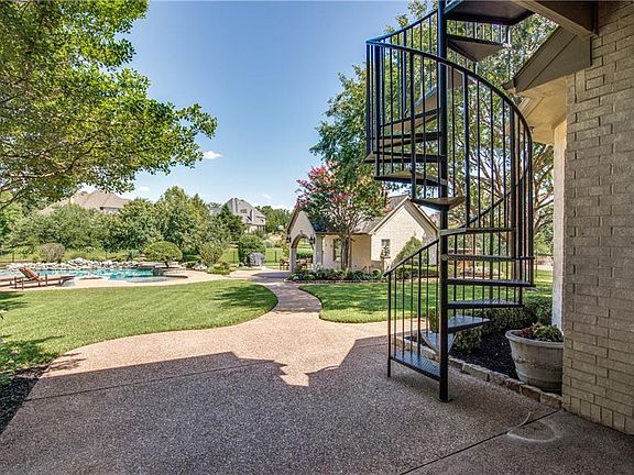 3rd image of 1221 Castle Cove Ln