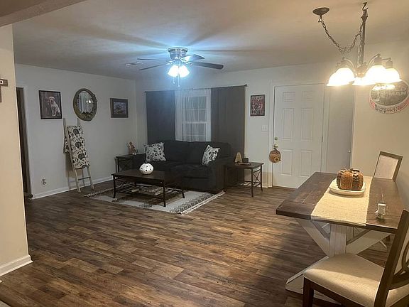 3rd image of 109 Cherry Laurel Ln