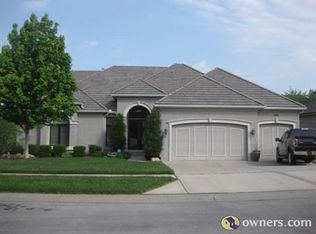 9136 Redbud Ln, Lenexa, KS 66220