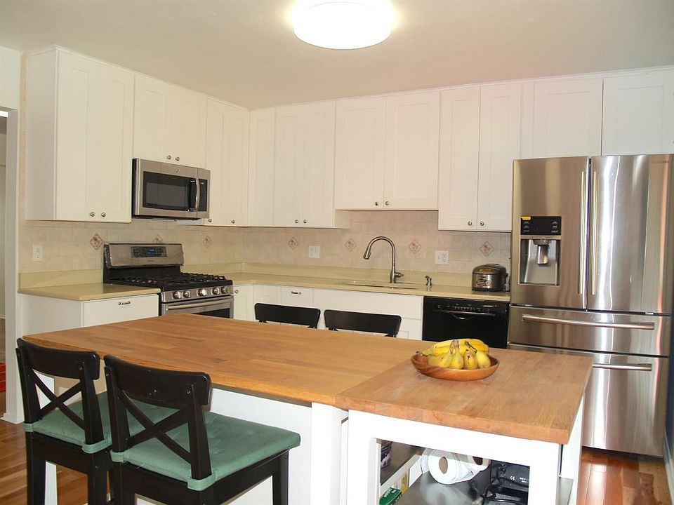 1st image of 746 Greenhills Dr