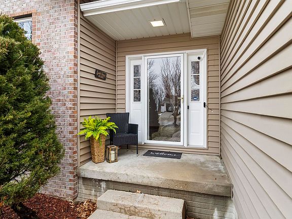 2nd image of 2219 Oxford Ln