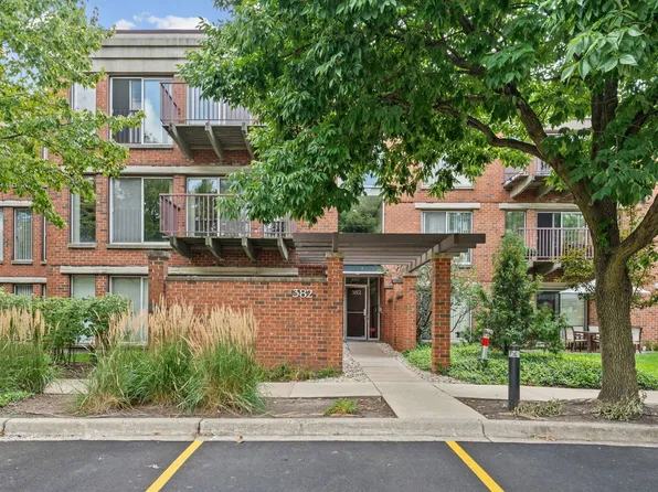 382 Kelburn Rd APT 321, Deerfield, IL 60015
