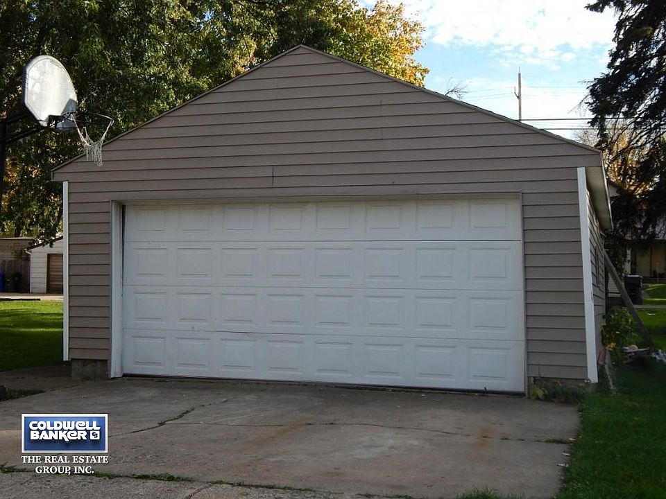 2nd image of 305 W 9th St